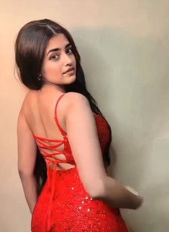 Shruti - puta in Dubai Photo 8 of 8