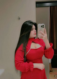 Shruti - puta in Dubai Photo 3 of 4