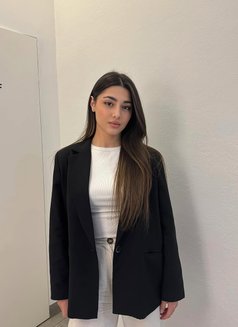 Shruti - escort in Hyderabad Photo 2 of 4