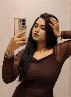 Shruti - puta in Kolkata Photo 1 of 2