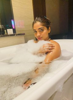 Shruti - puta in Kolkata Photo 2 of 4