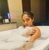 Shruti Cam session or real meat - escort in Kolkata