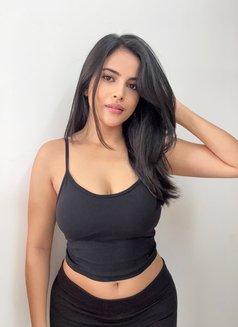 Shruti - escort in Mumbai Photo 1 of 4