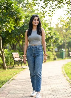 Shruti - escort in Mumbai Photo 1 of 4