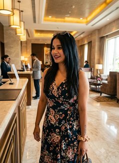 Shruti - escort in Mumbai Photo 2 of 4