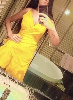 Shruti - escort in New Delhi Photo 2 of 3