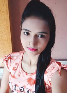 Shruti - puta in Abu Dhabi Photo 1 of 2