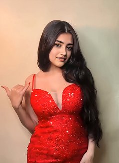 Shruti - escort in Sharjah Photo 10 of 11