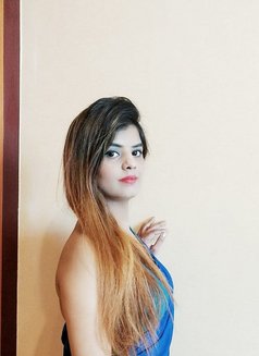 Shruti Indian Model - puta in Abu Dhabi Photo 3 of 6