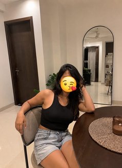 Shruti, Single N Independent Delhi Girl - puta in New Delhi Photo 1 of 7