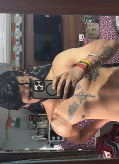 Shub - Male escort in New Delhi Photo 2 of 4