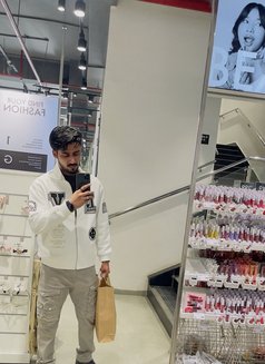 Shub - Acompañantes masculino in New Delhi Photo 8 of 10