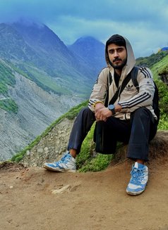 Shub - Acompañantes masculino in New Delhi Photo 9 of 10