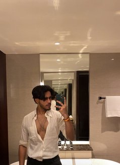 SHUBH 🏻 - Acompañantes masculino in New Delhi Photo 6 of 9