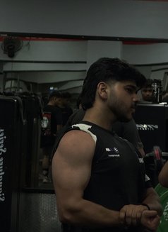 Shubh - Acompañantes masculino in New Delhi Photo 1 of 3