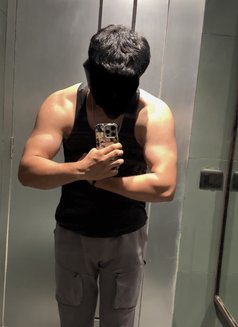 Shubham - Acompañantes masculino in New Delhi Photo 1 of 2