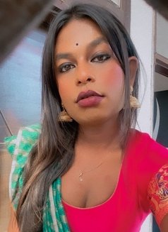 Shubhankari - Acompañantes transexual in New Delhi Photo 2 of 4