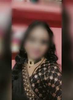 Shubhra married an independent - escort in New Delhi Photo 1 of 5