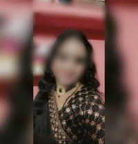 Shubhra married an independent - puta in New Delhi