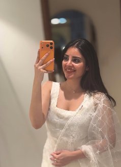 Shumaila - escort in Muscat Photo 1 of 3