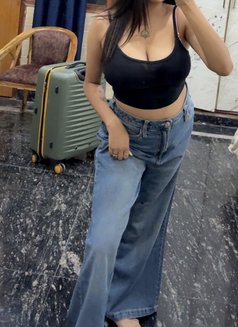 Shurbhi - escort in New Delhi Photo 9 of 11