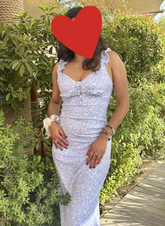 Shweta - puta in Dubai Photo 5 of 7