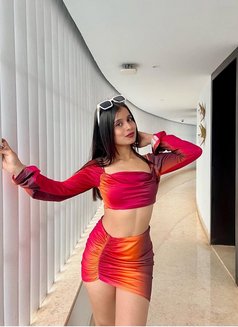 Shweta - puta in Dubai Photo 1 of 5