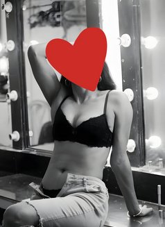 Shweta - puta in Dubai Photo 12 of 14