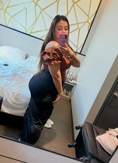 Shweta - escort in Kochi Photo 1 of 3
