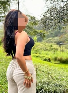 Shweta - escort in Mumbai Photo 3 of 12