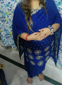 Shweta Sharma indepndent married lady - puta in New Delhi Photo 6 of 9