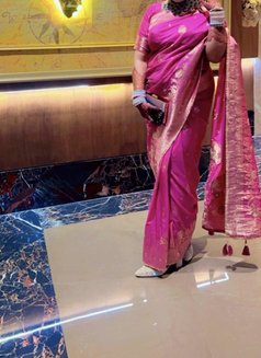Shweta Sharma indepndent married lady - puta in New Delhi Photo 6 of 14