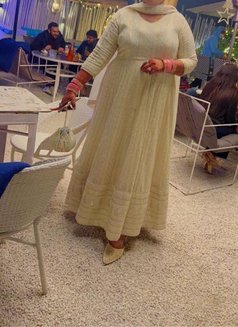 Shweta Sharma indepndent married lady - escort in New Delhi Photo 15 of 16