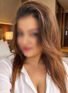 Shwetasinghal - escort in Mumbai Photo 4 of 7