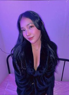 Shy - escort in Manila Photo 1 of 6