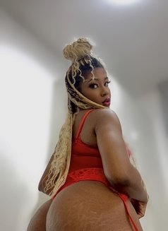 Shyna business bay - Transsexual escort in Dubai Photo 6 of 7
