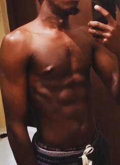 Si R Kamau - Male adult performer in Nairobi Photo 1 of 7