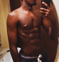 Si R Kamau - Male adult performer in Nairobi