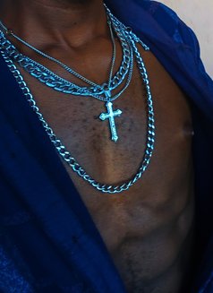 Si R Kamau - Male adult performer in Nairobi Photo 4 of 7