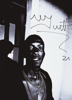 Si R Kamau - Male adult performer in Nairobi Photo 5 of 7