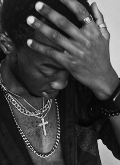 Si R Kamau - Male adult performer in Nairobi Photo 6 of 7