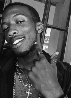 Si R Kamau - Male adult performer in Nairobi Photo 7 of 7