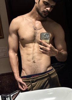 Sid - Male escort in Pune Photo 5 of 6