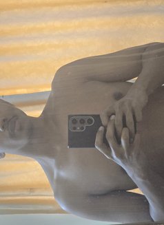 Sid - Male escort in Al Manama Photo 4 of 4