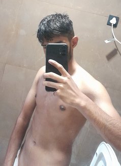 Sid - Male escort in Gurgaon Photo 2 of 2