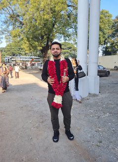 Sid - Male escort in Mumbai Photo 2 of 4