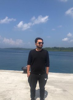 Sid - Male escort in Mumbai Photo 3 of 4