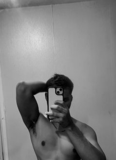 Sid69 - Male escort in Pune Photo 1 of 3