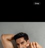 Siddharth Malhotra - Acompañantes masculino in New Delhi Photo 1 of 2