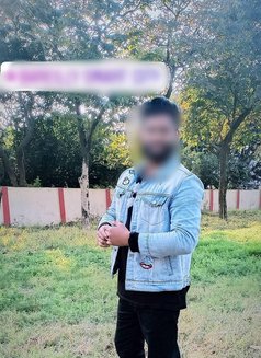 Sidharth - Male escort in Noida Photo 2 of 9